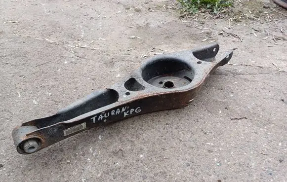 Volkswagen Touran I Rear control arm 24bhoekfh