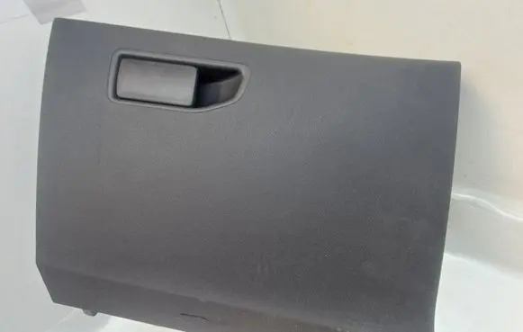 Glove box