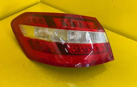 Mercedes-Benz E W212 Rear/tail lights W2129066801