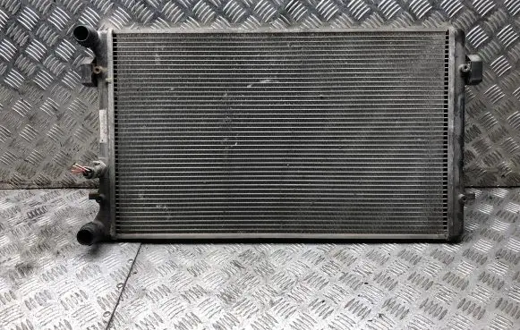 Volkswagen Golf IV Coolant radiator 1J0121253P