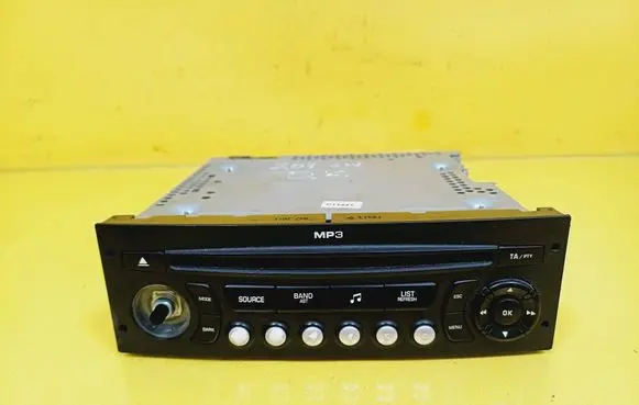 Radio/CD/DVD/GPS head unit