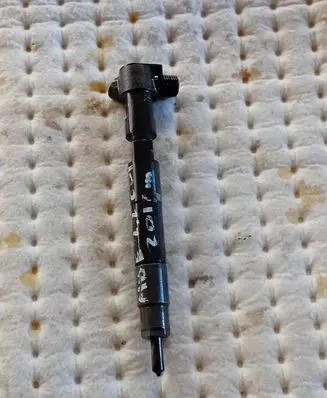 Mercedes-Benz E W212 Fuel injector a6510700587
