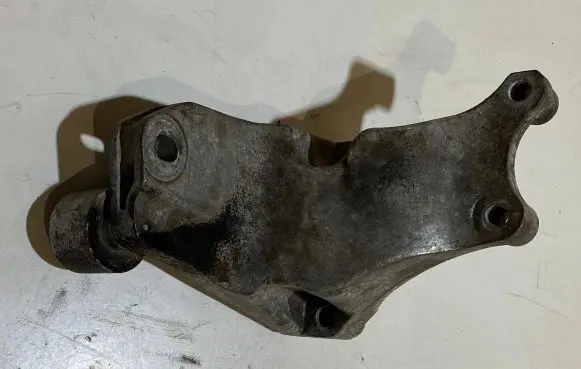 Ford Mustang VI Engine mounting bracket FR3C6037CA