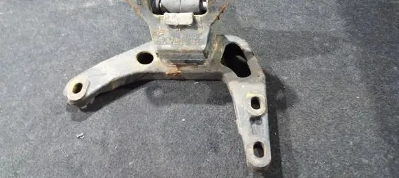 Ford Mondeo MK II Engine mount bracket