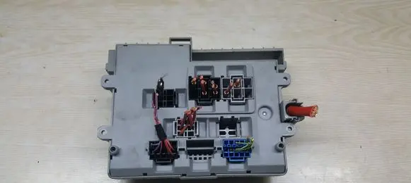 BMW 1 E81 E87 Fuse module 690662106 43243801030101
