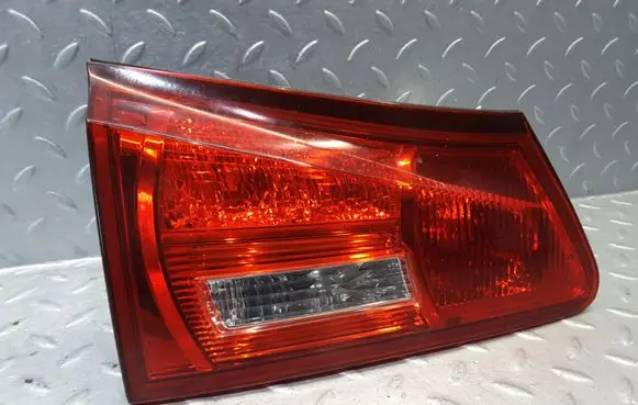 Lexus IS 220D-250-350 Tailgate rear/tail lights 1090037