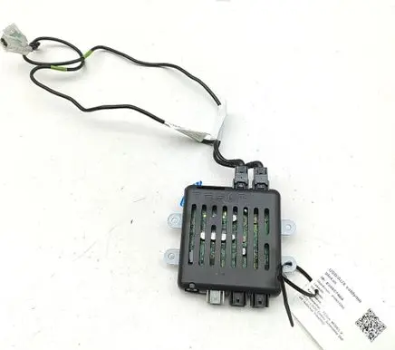 Tesla Model X USB control unit 104282900F 104753700C