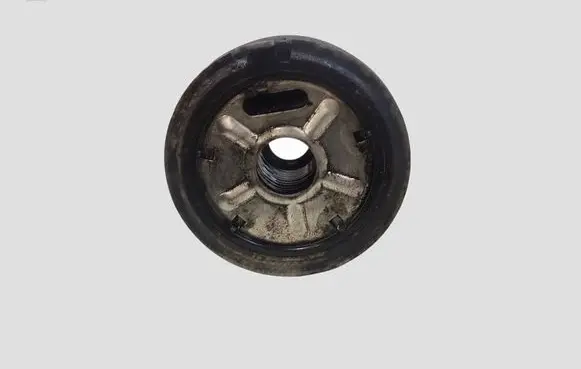 Nissan X-Trail T30 Oil filter mounting bracket