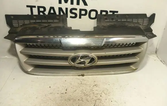 Hyundai Trajet Front bumper upper radiator grill 863523A500