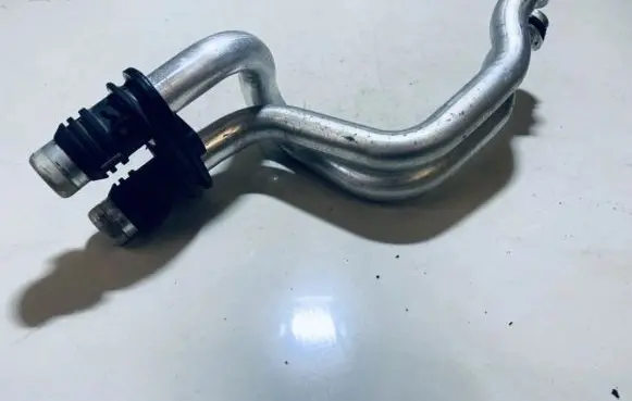 Volkswagen Golf V Engine coolant pipe/hose