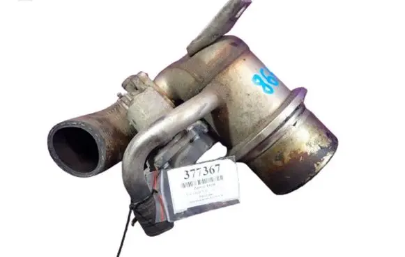 Volkswagen Golf VII EGR valve 04L131501C