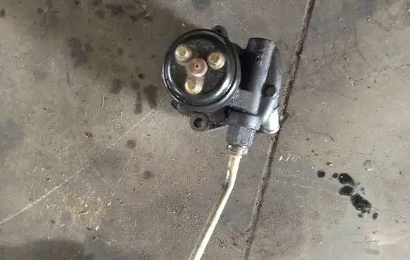 Ford Mondeo Mk III Power steering pump XS7E3A733a