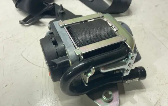 Volvo V60 Front seatbelt 39818841