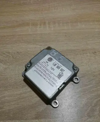 Volkswagen PASSAT B5 Airbag control unit/module 1J0909607