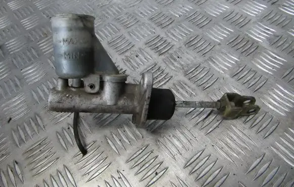 Mitsubishi Carisma Clutch master cylinder