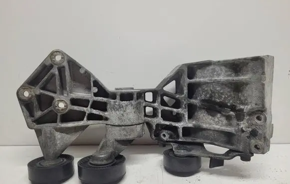 Mercedes-Benz A W169 Generator/alternator bracket A6402021040