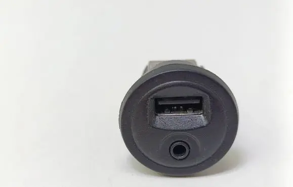 Peugeot 2008 I USB socket connector 9800714177