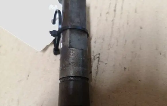 Volkswagen Polo IV 9N3 Fuel injector 028130203F 0432193600