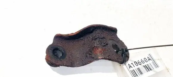 Engine mounting bracket