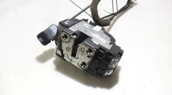 Nissan Note (E11) Front door lock