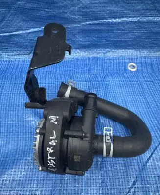 Renault Austral Water pump 210101470R