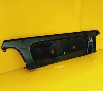 Trunk door license plate light bar