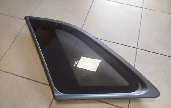 KIA Sorento Rear side window 878102P100