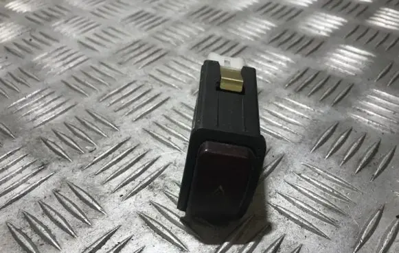 Mazda 323 F Hazard light switch 1i27