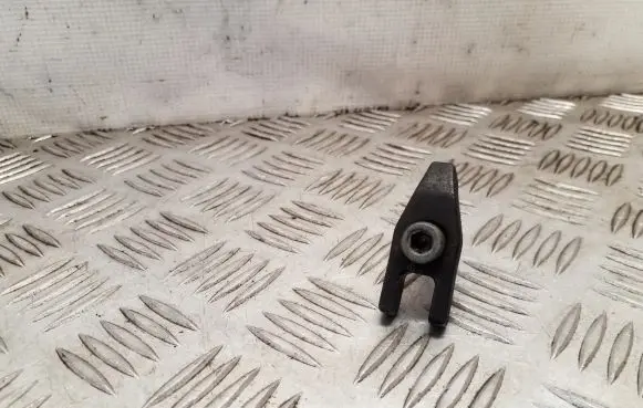 Hyundai Terracan Fuel Injector clamp holder