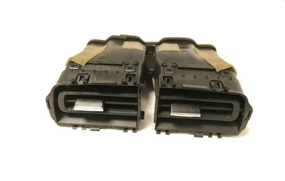 Toyota Prius (XW50) Dash center air vent grill 5567047190