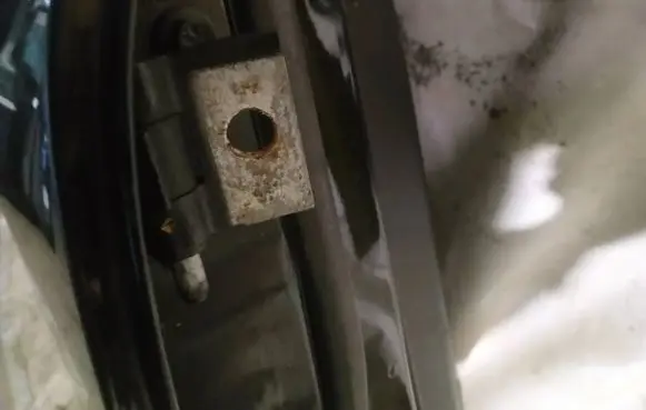 Volvo XC90 Rear door lower hinge