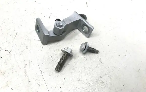 MG MG3 III Front door lower hinge 10735417