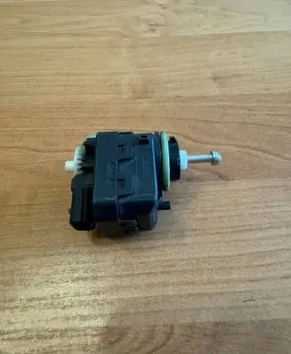 Renault Trafic III (X82) Headlight level adjustment motor 260562319R 20151124 01004020