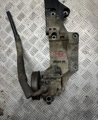 Volkswagen Transporter - Caravelle T5 Power steering pump
