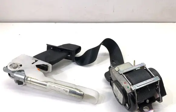 Nissan Juke I F15 Front seatbelt 