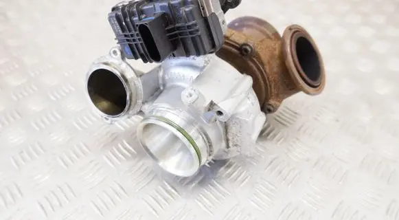 BMW 7 G11 G12 Turbo 8584218