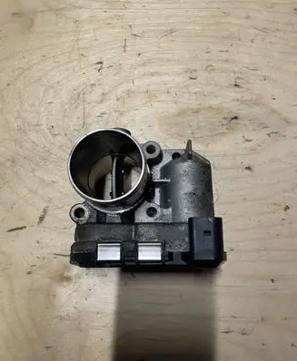 Renault Trafic II (X83) Electric throttle body valve 8200330810E 028102681 H8200330812