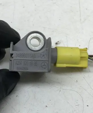 Mercedes-Benz C W204 Airbag deployment crash/impact sensor A2048201985 04896011AB