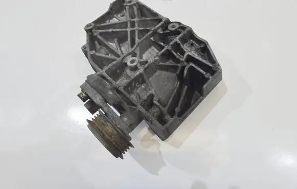 Volkswagen PASSAT B5.5 A/C compressor mount bracket 038260885C