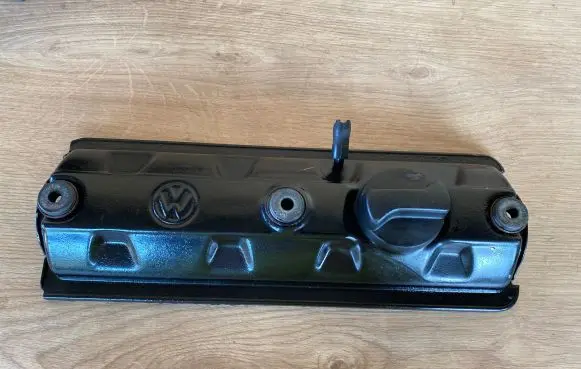 Volkswagen Golf II Rocker cam cover 