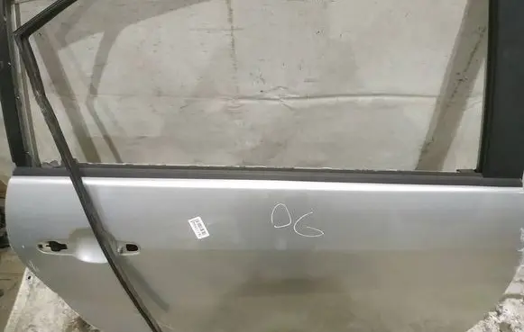 Toyota Corolla Verso AR10 Rear door glass trim molding 