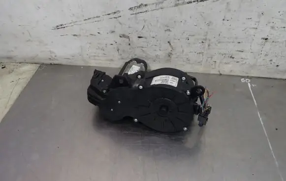 Peugeot 1007 Sliding door motor 9680250380