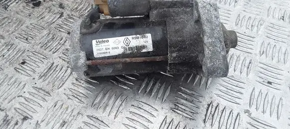 Opel Vivaro Starter motor 233002889R