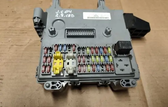 Jeep Cherokee III KJ Fuse module 56009987AF
