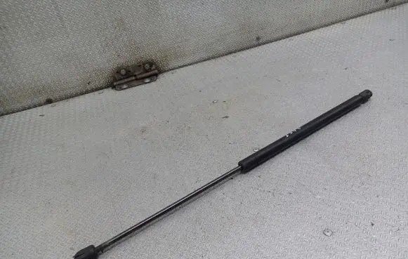Seat Toledo II (1M) Front bonnet/hood damper/strut 1M0823359A