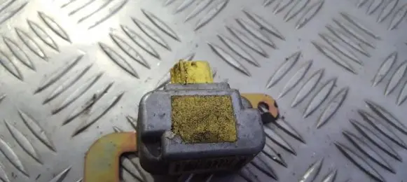 Mazda 323 F Airbag deployment crash/impact sensor