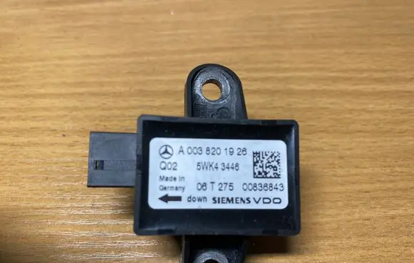 Mercedes-Benz S W221 Airbag deployment crash/impact sensor A0038201926 C1495