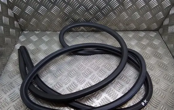 Lexus ES 250 - 300 - 330 Front door rubber seal