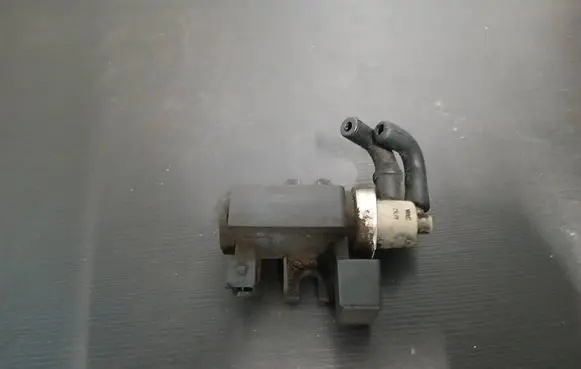 Volvo V70 Valve vacuum 721903630