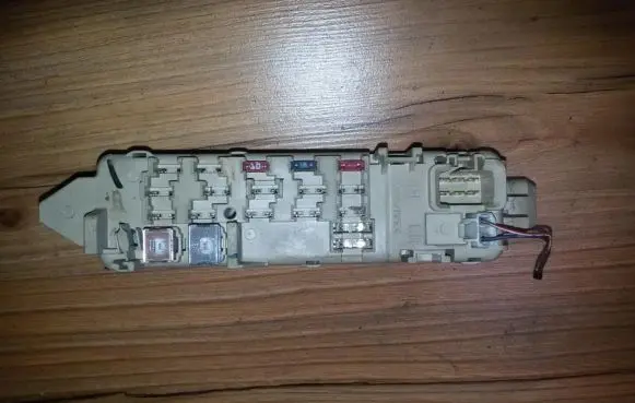 Mazda 626 Fuse box set 71180345